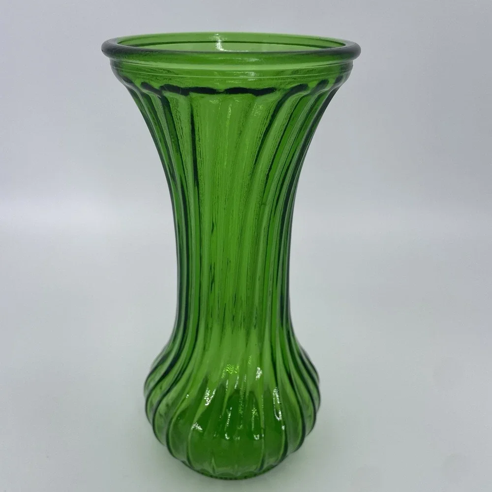 Vintage Emerald Green Hoosier Glass Swirl Vase 7.5